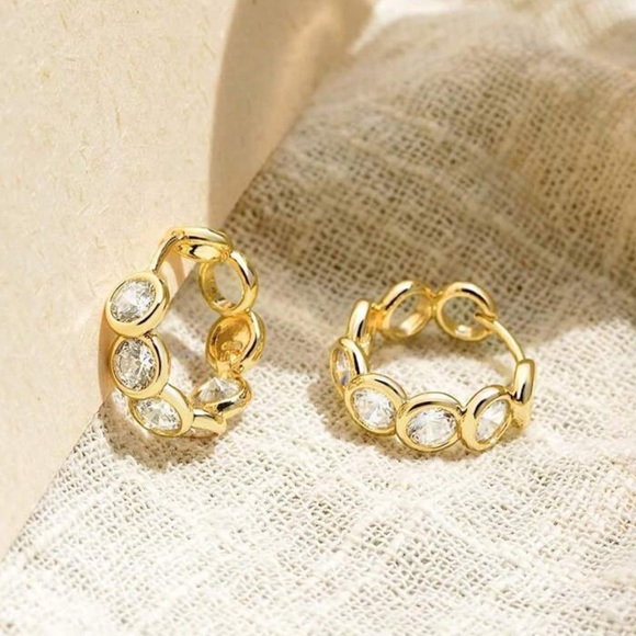 Elegant Gold Hoop Earrings M617 - Picture 3 of 5
